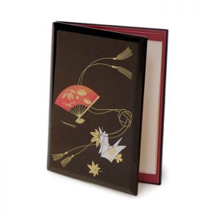 見事な金梨地に描かれた松竹梅の扇と折り鶴