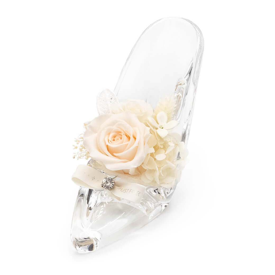 結婚式や誕生日のお祝い、女性へのプレゼントに人気です。