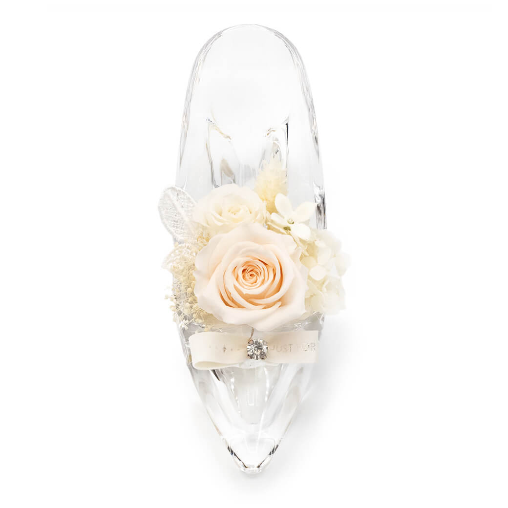 美しいガラスの靴にプリザをアレンジ