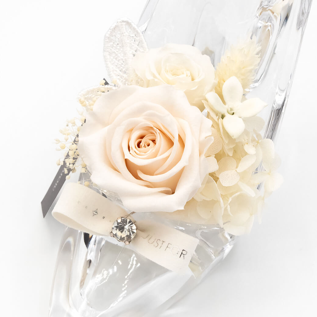 おしゃれなアイボリー&ホワイトの花々