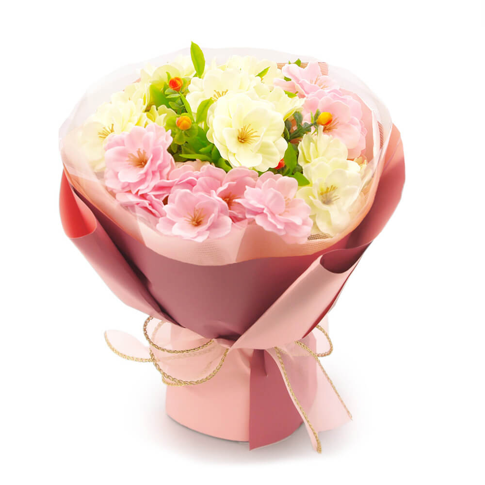 石鹸素材でできた香り豊かなソープフラワーのローズブーケに、桜の花をミックスした春らしいデザインが新登場。
